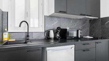 Fridge, microwave, stovetop, coffee/tea maker
