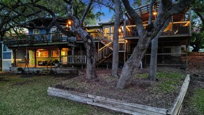 Exterior - The Treetops-charming waterfront home on LBJ (Kingsland)