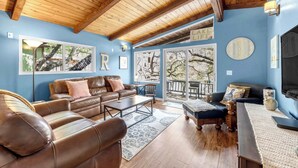 Smart TV, offices - The Treetops-charming waterfront home on LBJ (Kingsland)