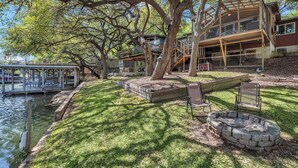 Property grounds - The Treetops-charming waterfront home on LBJ (Kingsland)
