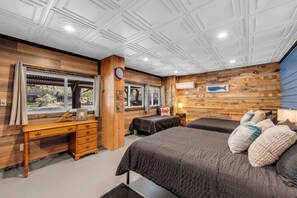 4 Schlafzimmer, Schreibtisch, Bügeleisen/Bügelbrett, WLAN