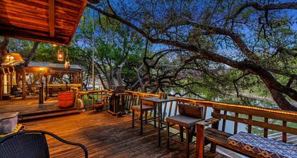 The Treetops-charming waterfront home on LBJ