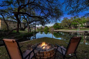 Property grounds - The Treetops-charming waterfront home on LBJ (Kingsland)