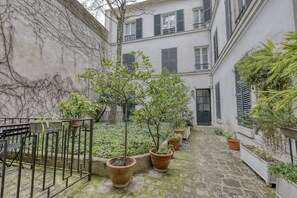 Terrace/patio - Tranquil Heaven up to 4 guests - Heart of Paris 07 (Paris)
