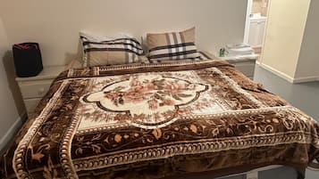 Executive Room | 1 bedroom, iron/ironing board, free WiFi