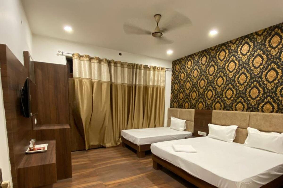 Deluxe Triple Room, City View