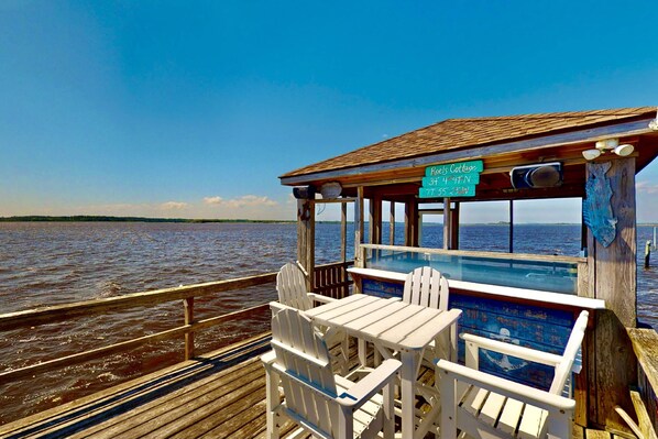 Outdoor dining - Fantastic Water Views, Pool, Hot Tub, Outdoor Kitchen, Fishing Dock, Waterfront Updated Home, DogsOK (Wilmington)