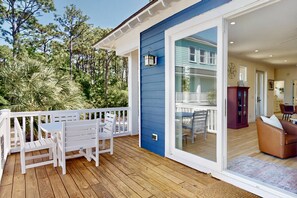 Outdoor dining - Fantastic Water Views, Pool, Hot Tub, Outdoor Kitchen, Fishing Dock, Waterfront Updated Home, DogsOK (Wilmington)