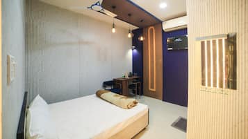 3 bedrooms, desk, free WiFi, bed sheets