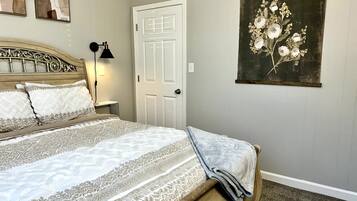 2 bedrooms, desk, iron/ironing board, free WiFi