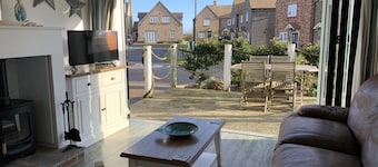 Sophie Beach Hut - a beach house that sleeps 4 guests in 2 bedrooms