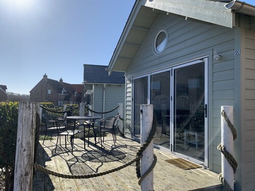 Sophie Beach Hut -  a beach house that sleeps 4 guests  in 2 bedrooms