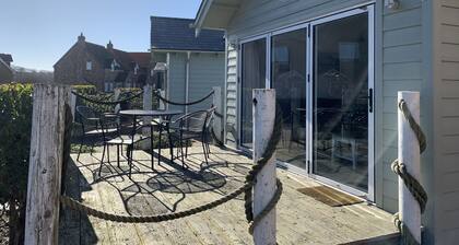 Sophie Beach Hut - a beach house that sleeps 4 guests in 2 bedrooms