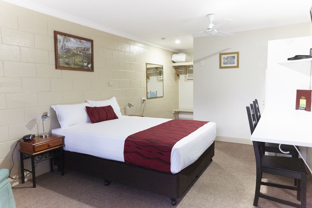 Standard Room | Desk, free WiFi