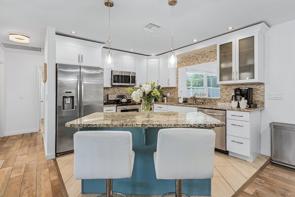 冰箱、微波炉、烤箱、炉灶