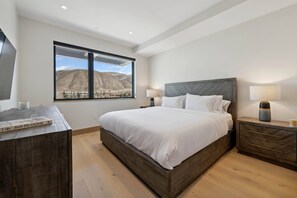 2 bedrooms, iron/ironing board, travel cot, WiFi - One Riverfront Condo 405 (Avon)