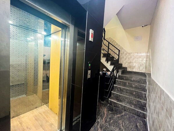 Street view - Roomshala 168 Startlight Suites (New Delhi)