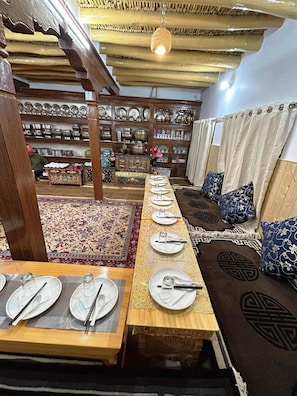 Lobby sitting area - Shalla Heritage (Leh)