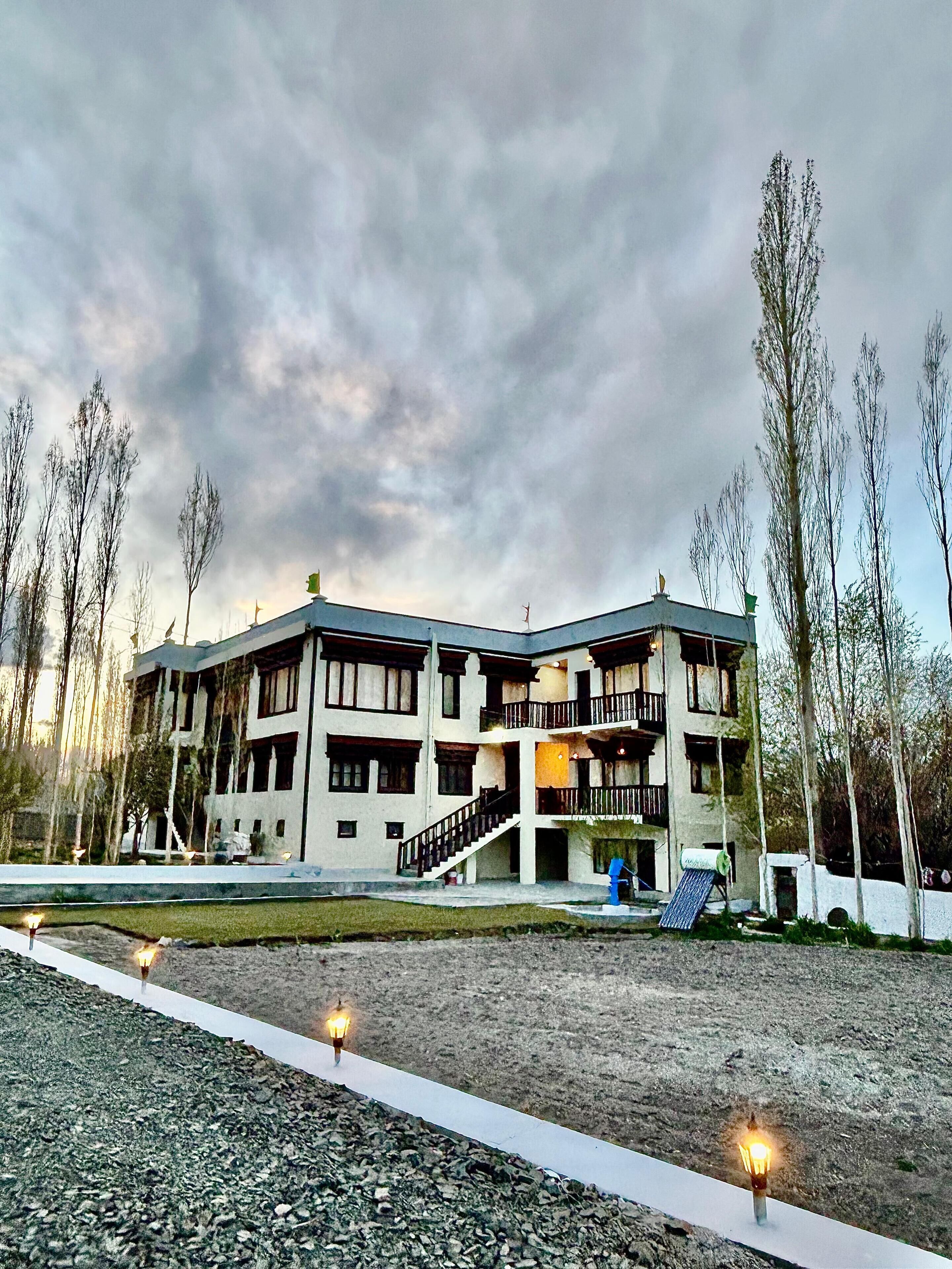 المنشأة من الخارج