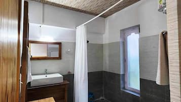 Free toiletries, slippers