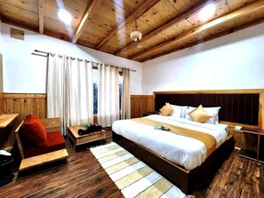 ห้องดีลักซ์ดับเบิล, วิวภูเขา | โต๊ะทำงาน, Wi-Fi ฟรี