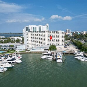 Apartment - Bayshore Bliss- Cozy Space Pool Views (North Bay Village)