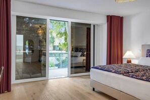 3 bedrooms, iron/ironing board, travel cot, Internet