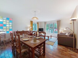 Dining - Stunning private villa for 5 people with WIFI, A/C, TV and terrace (Vaux-sur-mer)