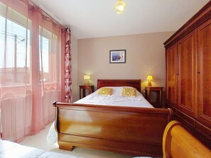 2 bedrooms, travel cot, free WiFi, bed sheets - Stunning private villa for 5 people with WIFI, A/C, TV and terrace (Vaux-sur-mer)