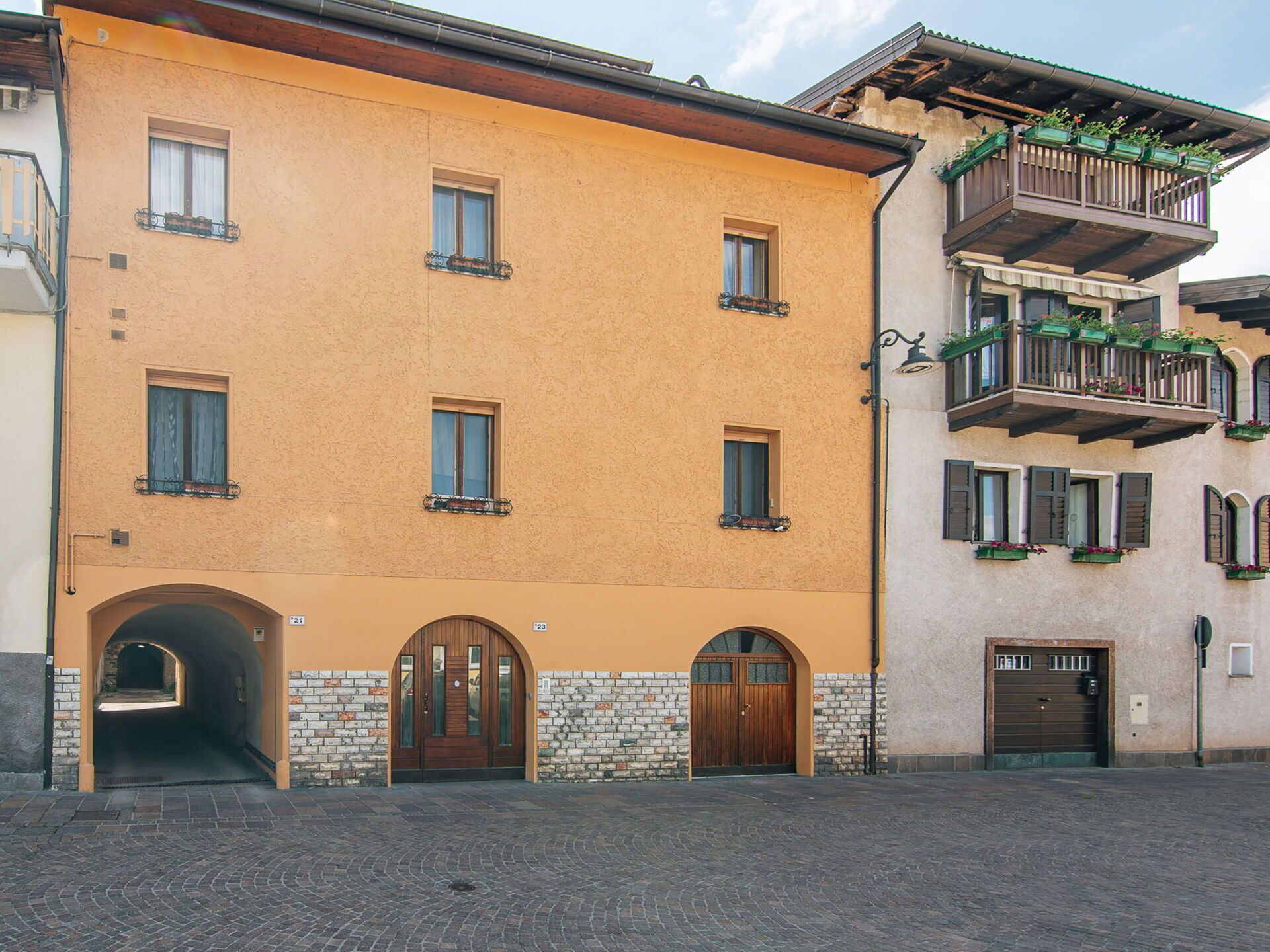 Fenêtre, Ciel, Bâtiment, Maison, Immobilier, Façade, Ville, Bois, Point De Repère