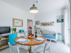 TV - Lovely apartment for 4 people with A/C, WIFI, TV, balcony and pets allowed (Cecina)