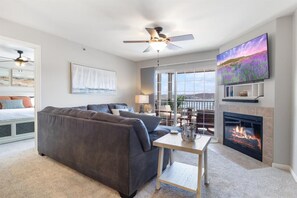 Smart TV - Serene Dreams - Waterfront, Lakeside Pool & More! (Lake Ozark)