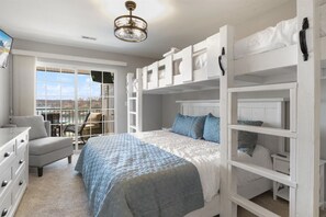 3 bedrooms, desk, free WiFi, bed sheets