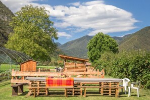 Outdoor dining - B&B dalla fattoria della Patty in a natural frame (Pieve di Ledro)