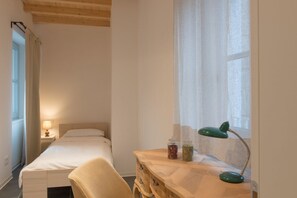 2 bedrooms, WiFi, bed sheets - New modern Apartment in the hearth of Tremosine sul Garda (Pieve)