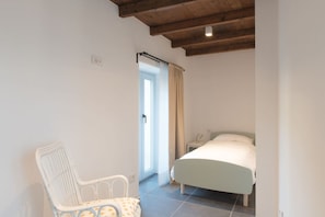 2 bedrooms, WiFi, bed sheets - New modern Apartment in the hearth of Tremosine sul Garda (Pieve)
