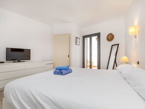 3 bedrooms, iron/ironing board, travel crib, free WiFi