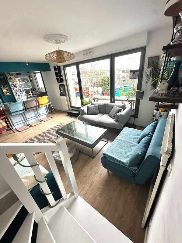 Living area - T3 Duplex, Terrasse. Proche Métro (Montreuil)