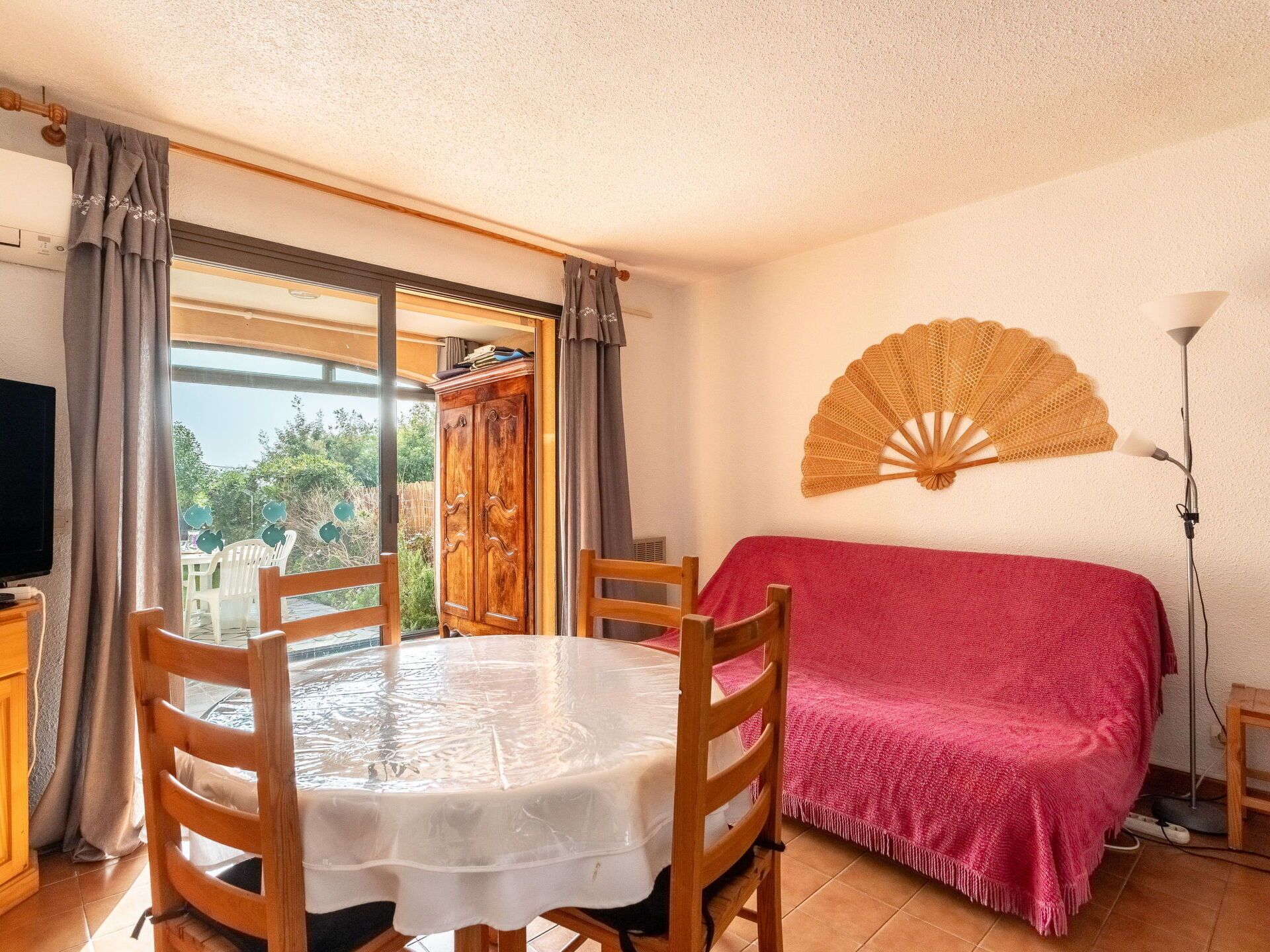 Angenehme Wohnung Für 3 Leute Mit Klimaanlage,  W-lan, Tv Und Innenhof - Rayol-Canadel-sur-Mer