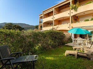 Terrace/patio - Cosy apartment for 3 guests with A/C, WIFI, TV, patio and pets allowed (Rayol-canadel-sur-mer)