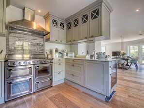 Kühlschrank, Ofen, Herdplatte, Geschirrspüler