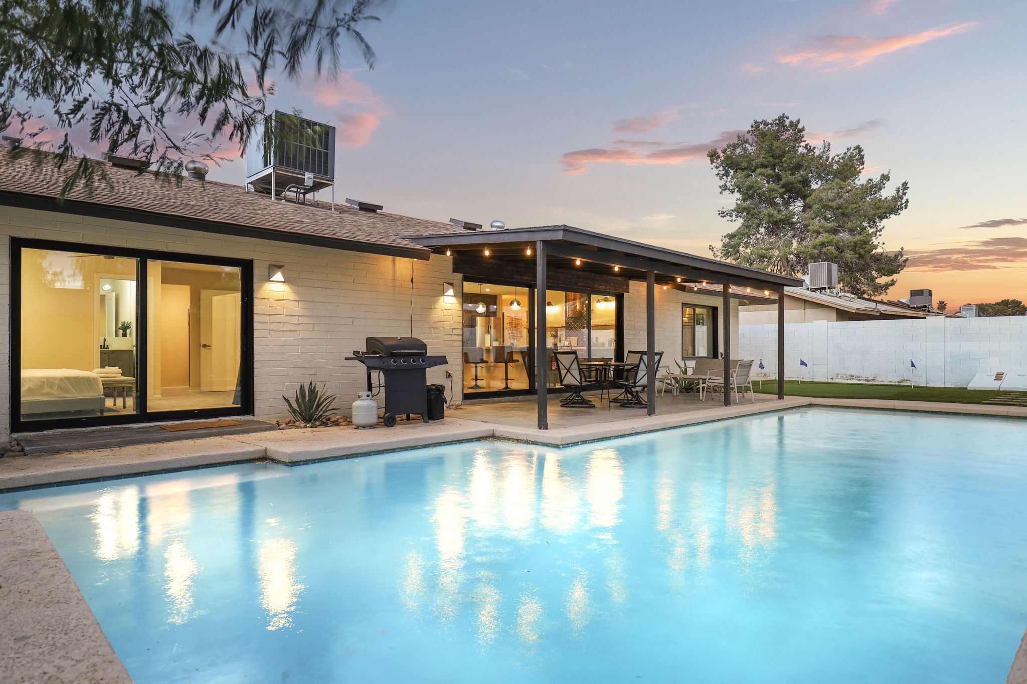 This house is a 4 bedroom(s), 2 bathrooms, located in Tempe, AZ.