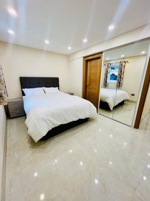 2 quartos, ferros/tábuas de passar roupa, Wi-Fi, roupa de cama