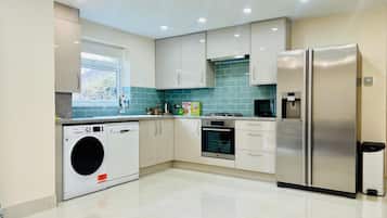 電子レンジ、オーブン、コンロ、食器洗い機