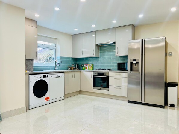 Micro-ondas, fogão, cooktop, lava-louças