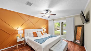 5 bedrooms, desk, iron/ironing board, travel cot