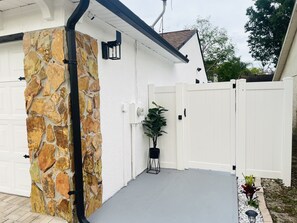 Exterior detail - PEACEFUL GETAWAY STUDIO (Tampa)