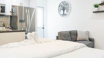 1 slaapkamer, een strijkplank/strijkijzer, wifi, beddengoed