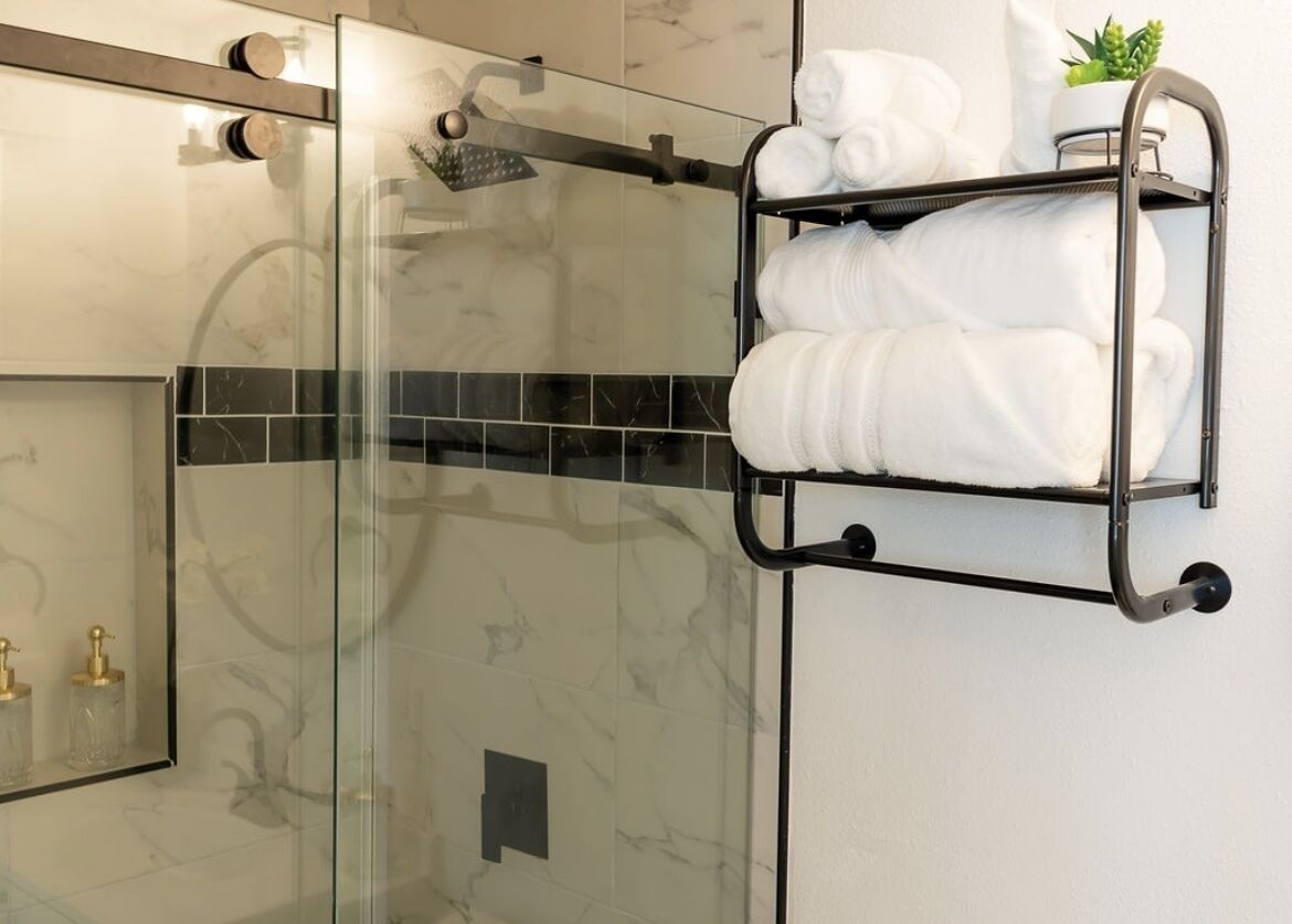 Hårtørrer, håndklæder, Shampoo, Toiletpapir