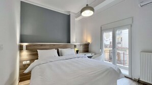 3 bedrooms, desk, iron/ironing board, WiFi - Liberty: Vibrant family apartment (Thessaloniki)